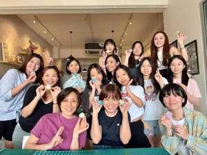 Life'n Craft 手作班学员合照,每人手上一件成品